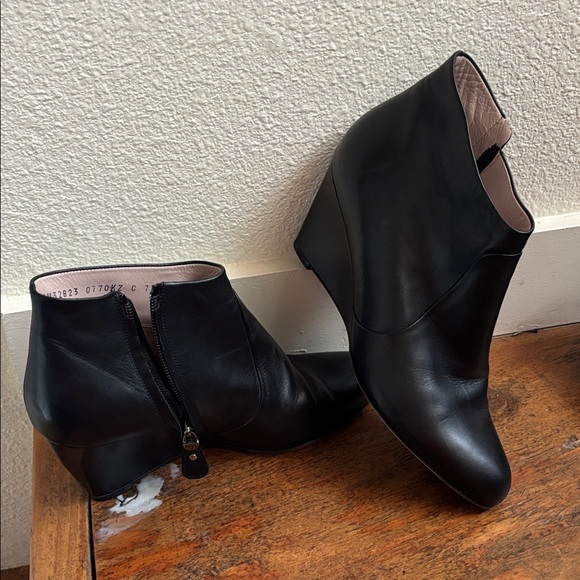 Salvatore Ferragamo Black Ankle Booties - Picture 1 of 1